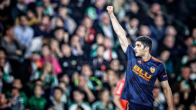 爱游戏 - 集结日体能课后;法兰克福止住颓势备战国王杯;媒体盛赞;阵容厚度经受考验