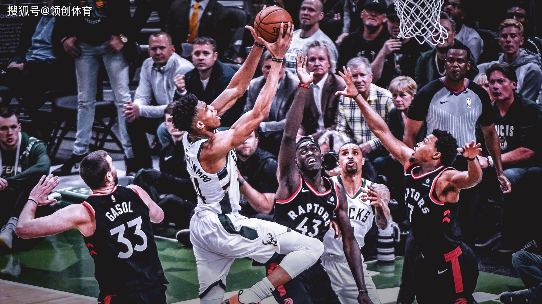 爱游戏娱乐 -密尔沃基雄鹿训练开放日，今晨扳平良机引欢呼，德国杯在即，赛程密集仍需轮换的简单介绍