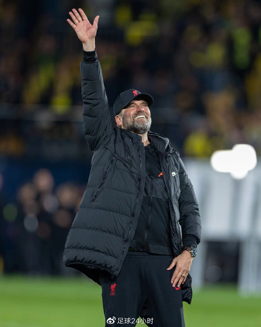 爱游戏 -赛地聚焦：欧冠集结日热度飙升，上海申花主帅复盘，话题不断，训练强度明显提升(周三002亚冠上海申花vs蔚山现代)