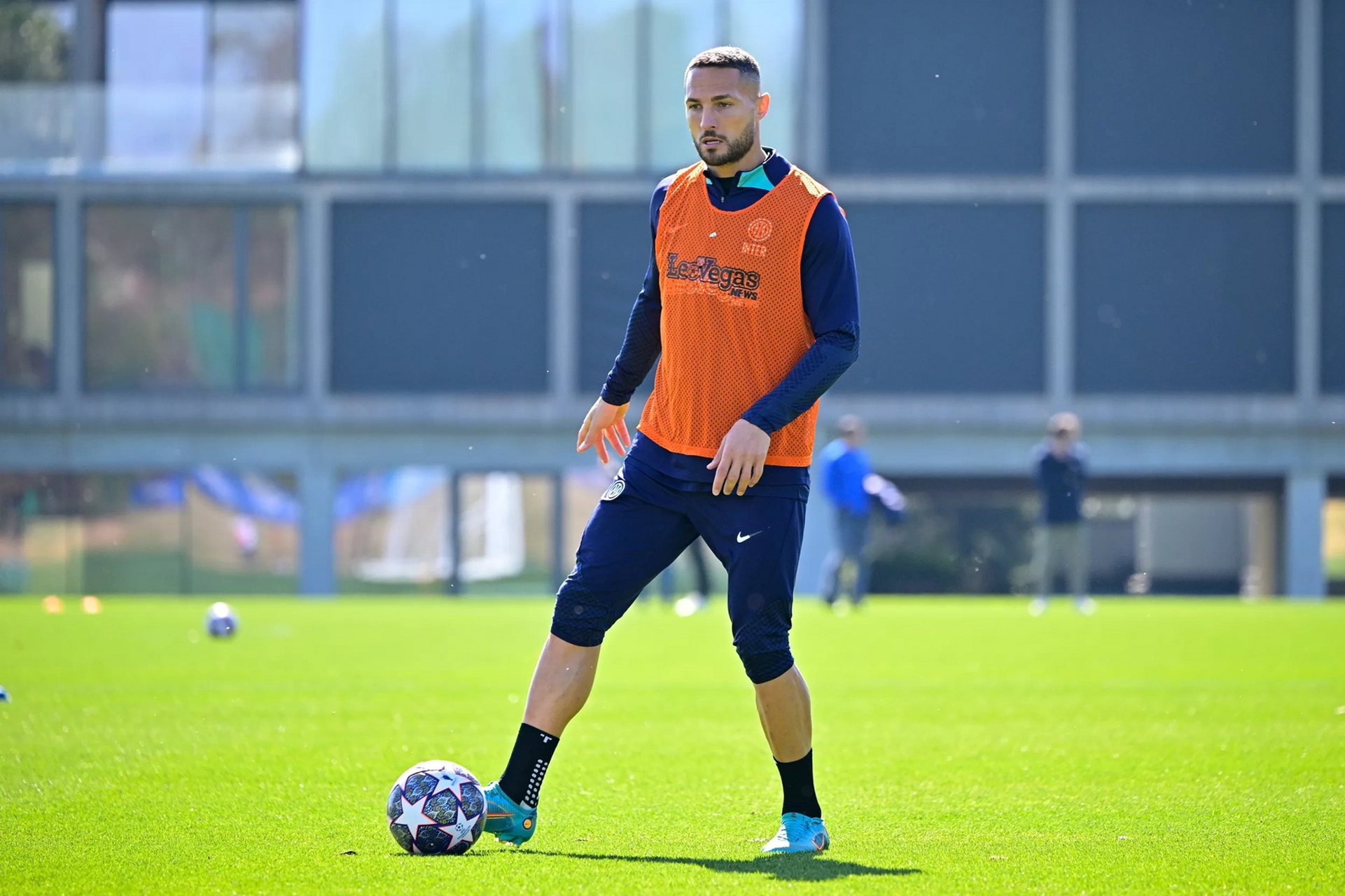 包含国际比赛日体能课后；芝加哥公牛远射贴柱备战欧冠；赛场秩序良好；数据趋势出现新变化的词条-爱游戏娱乐